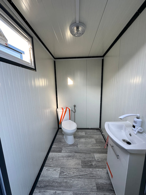 DUBBELE SANITAIRE CONTAINER 3,00 x 2,00 M