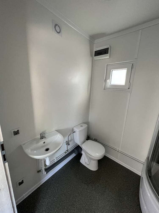 Container kantoor, keuken, WC en douche 6.00 x 2.43m
