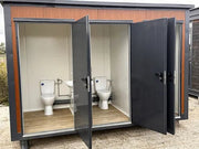 Sanitair container paviljoen type met drievoudige cabine (Ref: S2103)