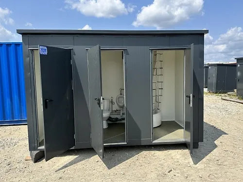 Sanitaire container met 3 cabines (Ref: S2107)