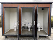 Sanitair container paviljoen type met drievoudige cabine (Ref: S2103)