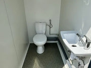 Sanitaire container met 3 cabines (Ref: S2107)